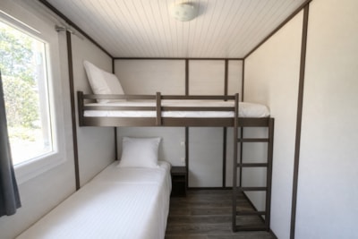 Air-conditioned cottage with 3 bedrooms for 6 people