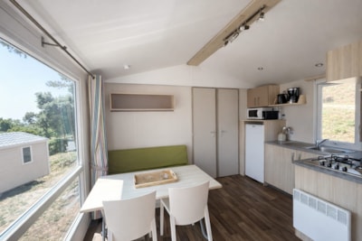 Air-conditioned mobile home with 2 bedrooms