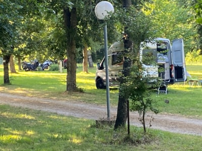Camping Des Deux Séquoias