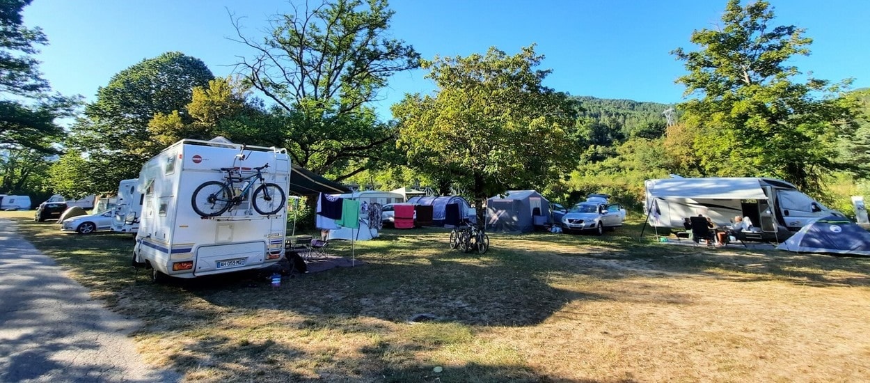 Camping Onlycamp Les Monts du Cantal — Photo 1