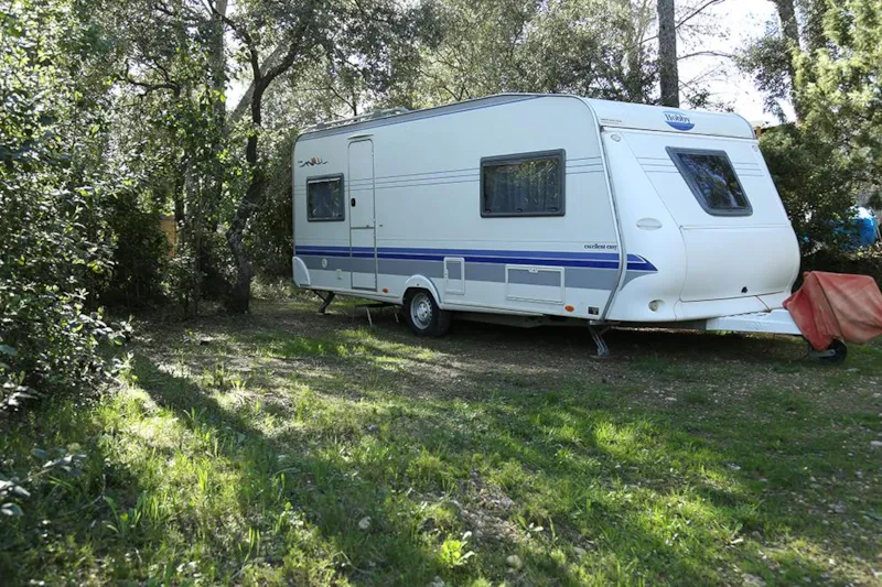 Emplacement Forfait Nature* (Sans Électricité) - Voiture, Tente, Caravane Ou Camping-Car
