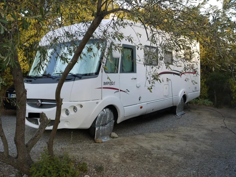 Emplacement Forfait Nature* (Sans Électricité) - Voiture, Tente, Caravane Ou Camping-Car