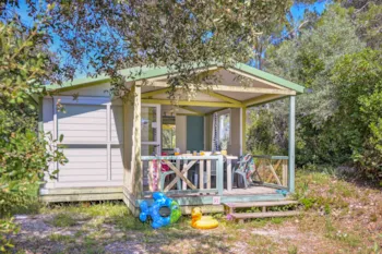 Mietunterkunft - Standard-Chalet - 25 M² (2 Schlafzimmer) - Überdachte Terrasse - Flower Camping le FONDESPIERRE