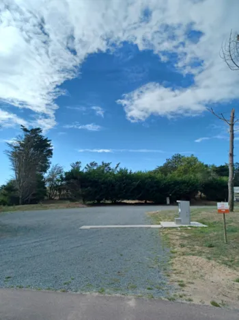 Kampeerplaats(en) - Emplacement 48M2 Avec Borne Électrique - VVF Créances
