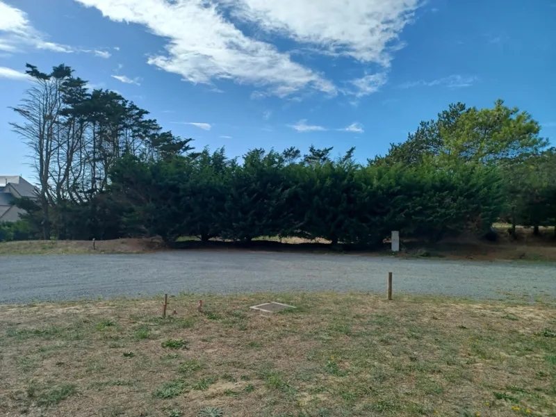 Emplacement 48M2 Avec Borne Électrique
