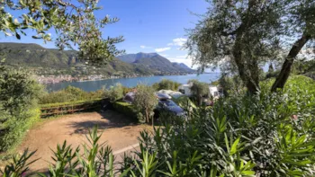 Stellplatz - Stellplatz Lake View - 85M² - 10 Amp - Weekend Glamping Resort
