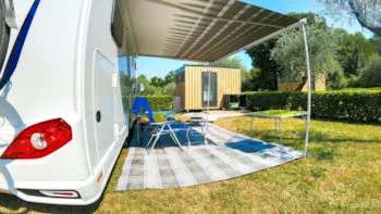 Stellplatz - Stellplatz Comfort Mit Sanitäranlagen - 75M² - 6 Amp - Weekend Glamping Resort