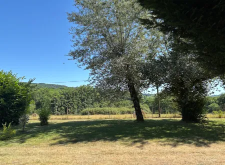 Kampeerplaats(en) - Standplaats Voor Tent / Caravan / Camper / Bestelwagen - Camping le Tilleul