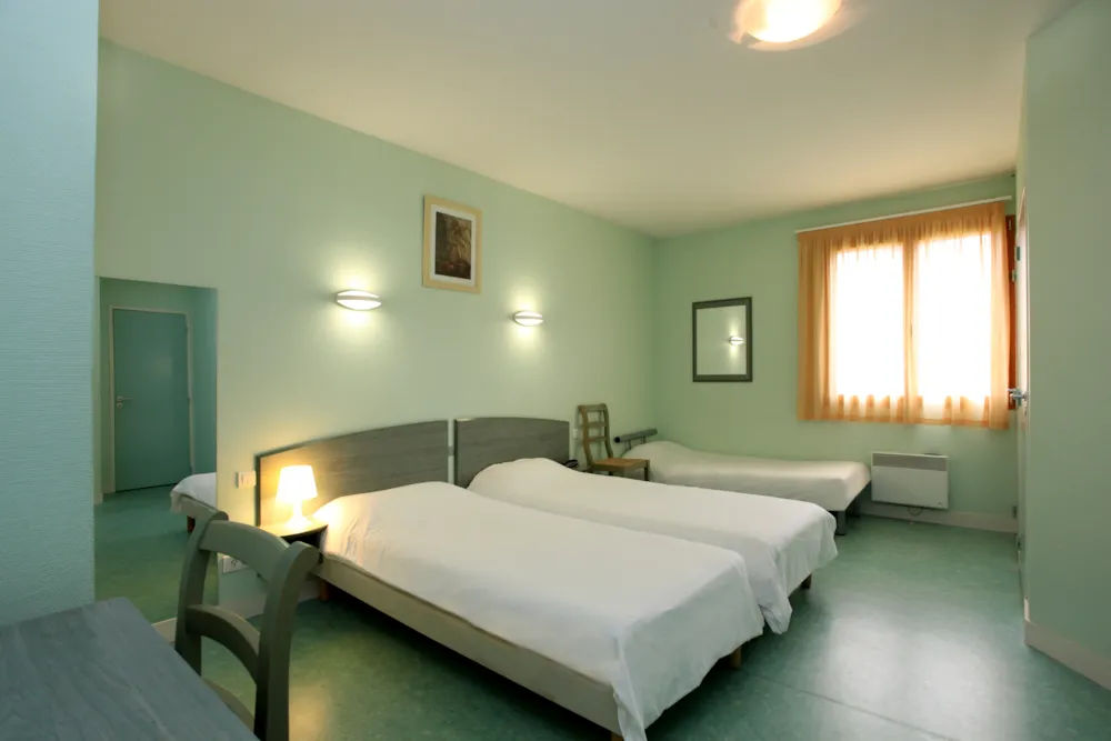 Chambre - Chêne - Chambre Triple - Village Vacances Sainte Montaine