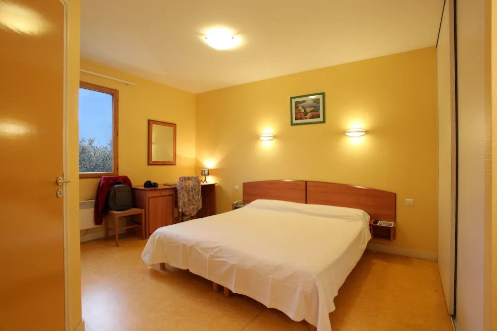 Chambre - Forêt - Chambre Double - Village Vacances Sainte Montaine