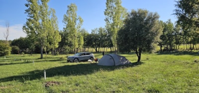 Pitch with electricity included for 2 people (1 tent or 1 van or 1 caravan or 1 motorhome) — 3