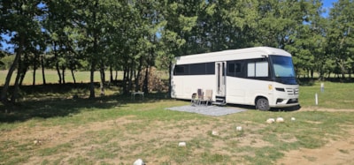 Pitch with electricity included for 2 people (1 tent or 1 van or 1 caravan or 1 motorhome) — 5