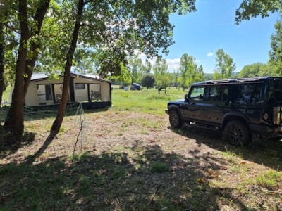 Pitch with electricity included for 2 people (1 tent or 1 van or 1 caravan or 1 motorhome) — 4