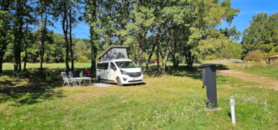 Pitch with electricity included for 2 people (1 tent or 1 van or 1 caravan or 1 motorhome) — 1