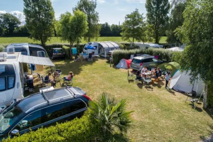 Piazzola Camper + Auto + Elettricità -1/2 Persona