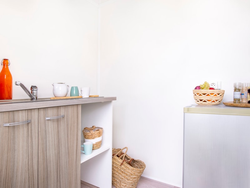 Emplacement Confort 1/6 pers. – Sanitaires & cuisine privatifs