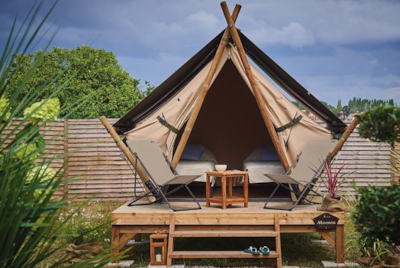 Comfort pitch - MOOREA tent with individual sanitary facilities