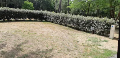 Emplacement Confort + 1 Véhicule - Eau Et Électricité - Sanitaire Privé