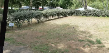 Stellplatz - Stellplatz Confort + 1 Fahrzeug - Wasser Und Strom - Private Sanitäranlagen Pmr - Camping La Clairière