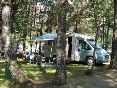 Package for 2 people + caravan or camper pitch