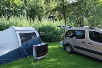 Kampeerplaats(en) - Pakket Voor 2 Personen + Staanplaats + Voertuig - Camping Lou Draou