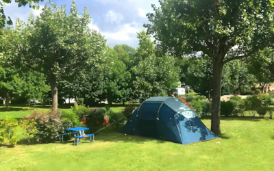 Package for 2 people + single tent pitch