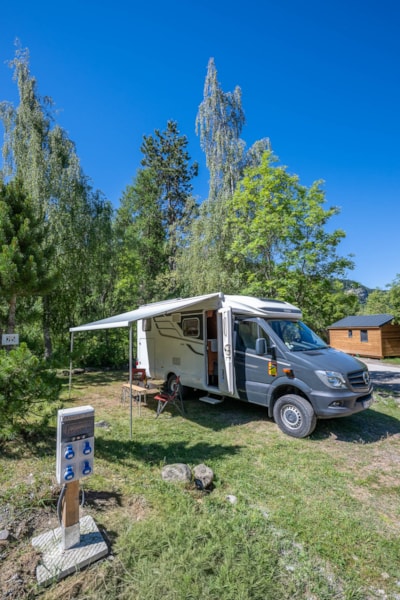 Package for 2 people + caravan or camper pitch