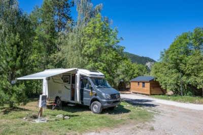 Package for 2 people + caravan or camper pitch