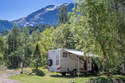 Package for 2 people + caravan or camper pitch