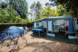 Location De Caravane Avec Auvent. De 1 À 3 Personnes. Location De Caravane Avec Auvent. De 1 À 3 Personnes.