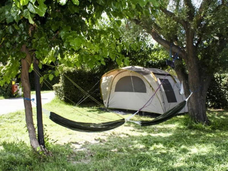 Emplacement Confort Medium Pour Tente/Van <5M (Avec Électricité)