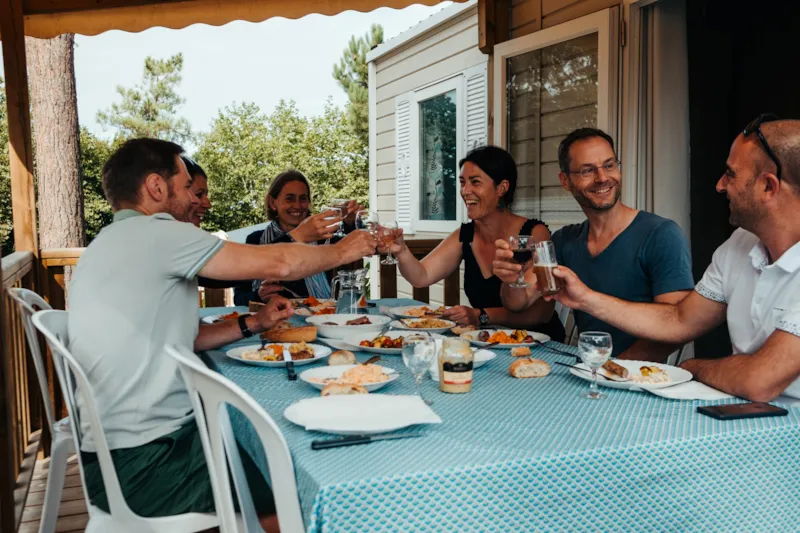 Camping Les Rives De L'adour - Mobil-Home Xxl - 37 M² - 4 Chambres - 1 Salle De Bain - 1 Wc