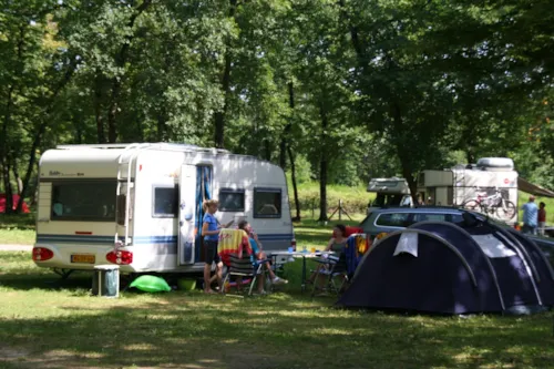 Emplacement - Forfait Camping (1 Emplacement, 1 Véhicule, 2 Personnes) - image n°4 - Camping Onlycamp Lac du Marandan