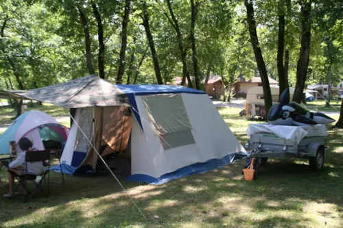 Emplacement - Forfait Camping (1 Emplacement, 1 Véhicule, 2 Personnes) - image n°3 - Camping Onlycamp Lac du Marandan