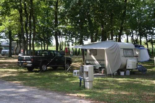 Emplacement - Forfait Camping (1 Emplacement, 1 Véhicule, 2 Personnes) - image n°7 - Camping Onlycamp Lac du Marandan
