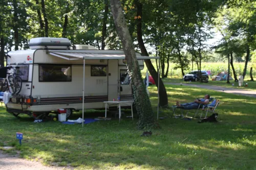 Emplacement - Forfait Camping (1 Emplacement, 1 Véhicule, 2 Personnes) - image n°2 - Camping Onlycamp Lac du Marandan