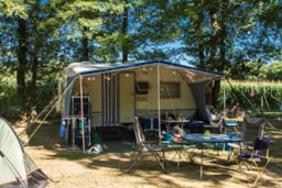 Kampeerplaats(en) - Standplaats Met Voertuig + 1 Tent Of 1 Caravan Of 1 Camper + Elektriciteit 10A - Flower Camping Lac du Marandan