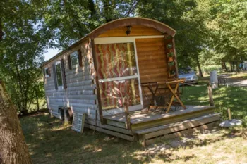 Mietunterkunft - Planwagen Standard 20M² (1 Zimmer) Ohne Sanitäre Anlagen - Flower Camping Lac du Marandan