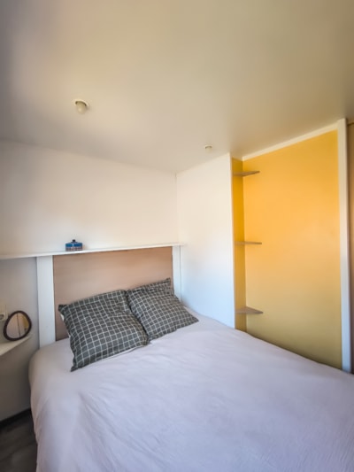 4-person mobile home with a small terrace (with air conditioning)