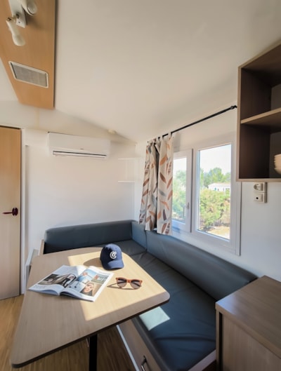 4-person mobile home with a large patio (with air conditioning)
