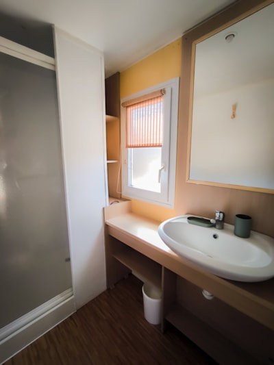 4-person mobile home with a large patio (with air conditioning)