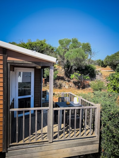4-person mobile home with a small terrace (with air conditioning)