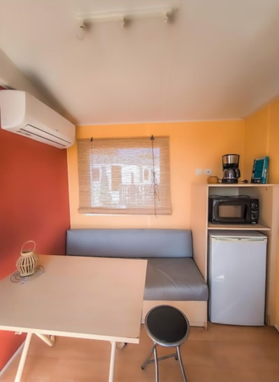 4-person mobile home with a large patio (with air conditioning)