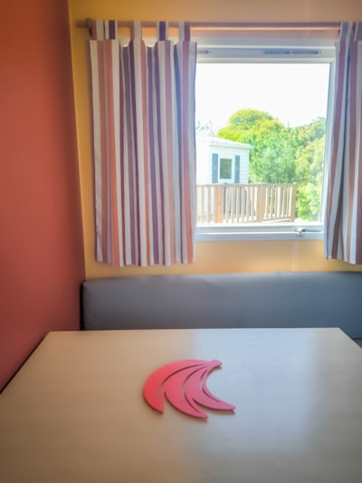 4-person mobile home with a large patio (with air conditioning)