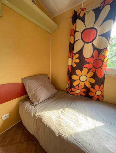 4-person mobile home with a large patio (with air conditioning)