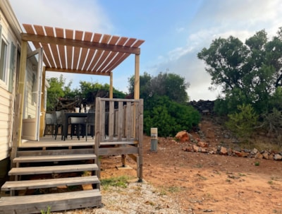 4-person mobile home with a large patio (with air conditioning)