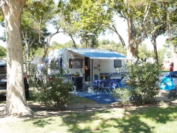 Stellplatz - Confort Plus Stellplatz: 1 Zelt, Wohnwagen Oder Wohnmobil + 1 Auto + Strom 10 Amp - Airotel Camping Le Soleil