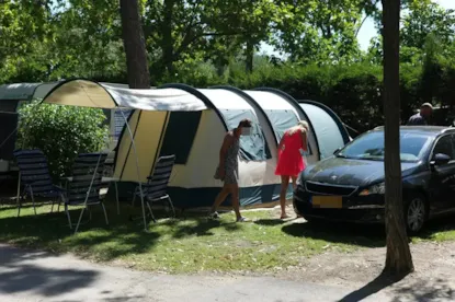 Forfait Confort Piazzola : 1 Tenda, Roulotte, Camper + 1 Auto + Elettricità 6 Amp