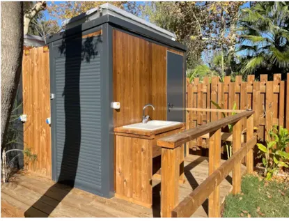 Premium Pitch L : 1 Caravan Or Motor Home+ Elec 10A+ Private Bathroom