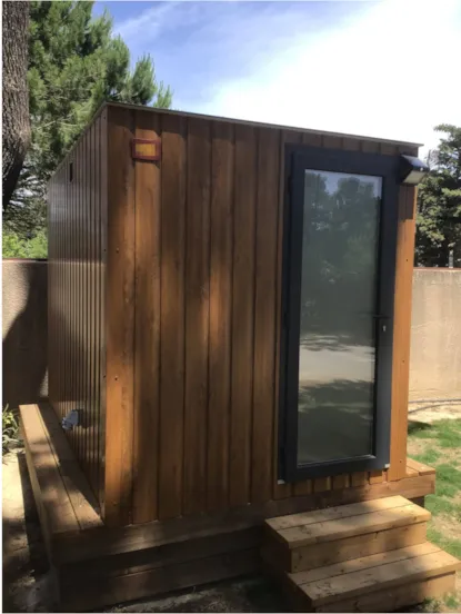 Premium Pitch: 1 Caravan Or Motor Home+ Elec 10A+ Private Bathroom